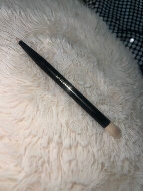Merit Dual-Ended Eyeshadow Brush in Black